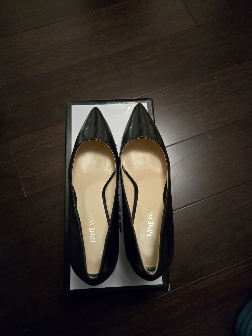 Nine West Black Leather Pointed-Toe Classic Pumps